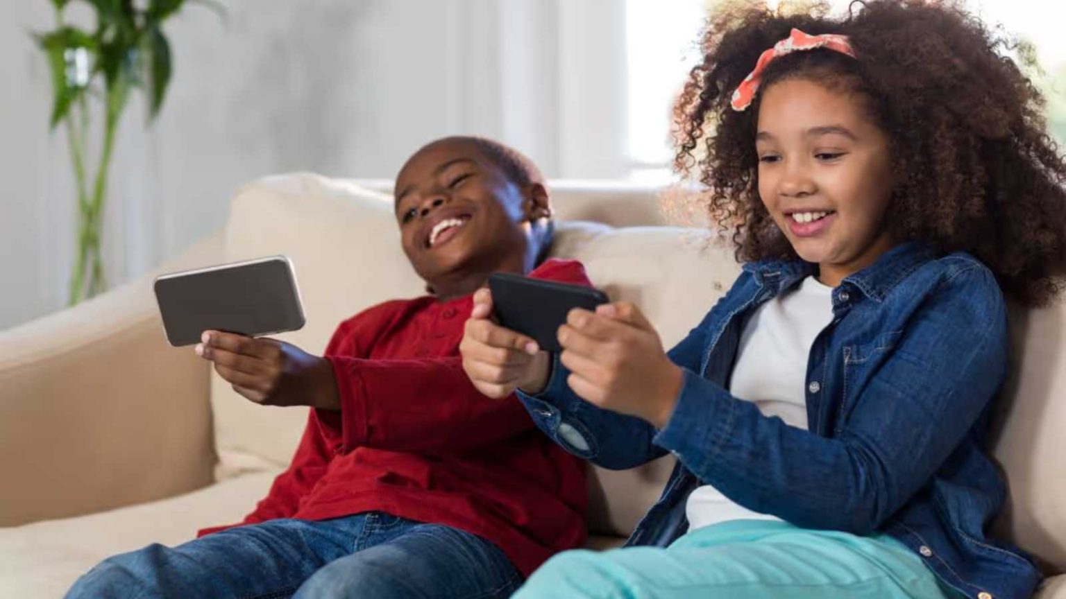 Children Using Mobilo 14 Reasons Your Children Are Distancing Themselves From You - Craft ...
