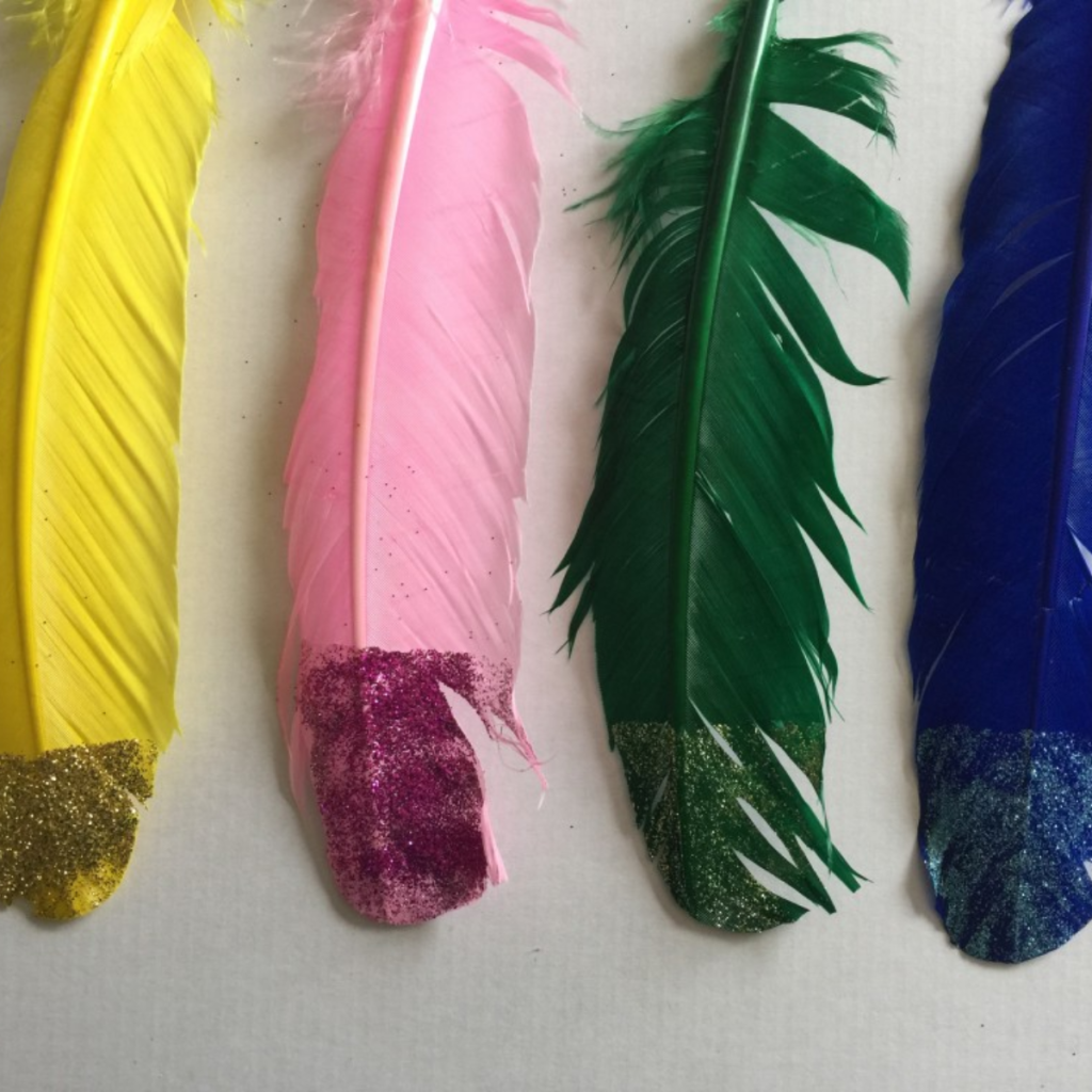Trimits Assorted Duck Feathers For Crafts – 24 Plain + 15 Glitter, 10cm – Perfect For Hats & Costumes