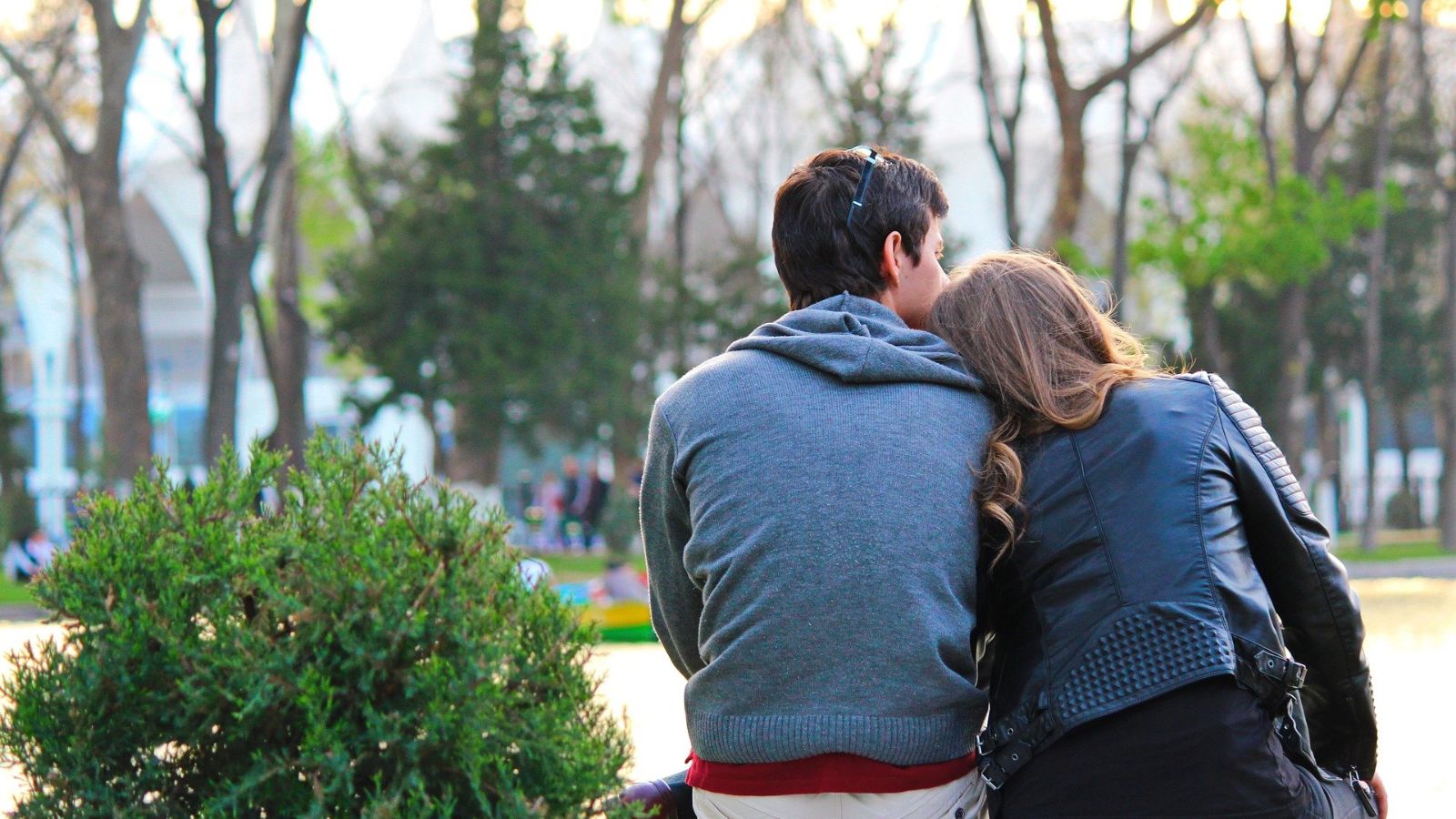 18 Things You Should Never Do in Public