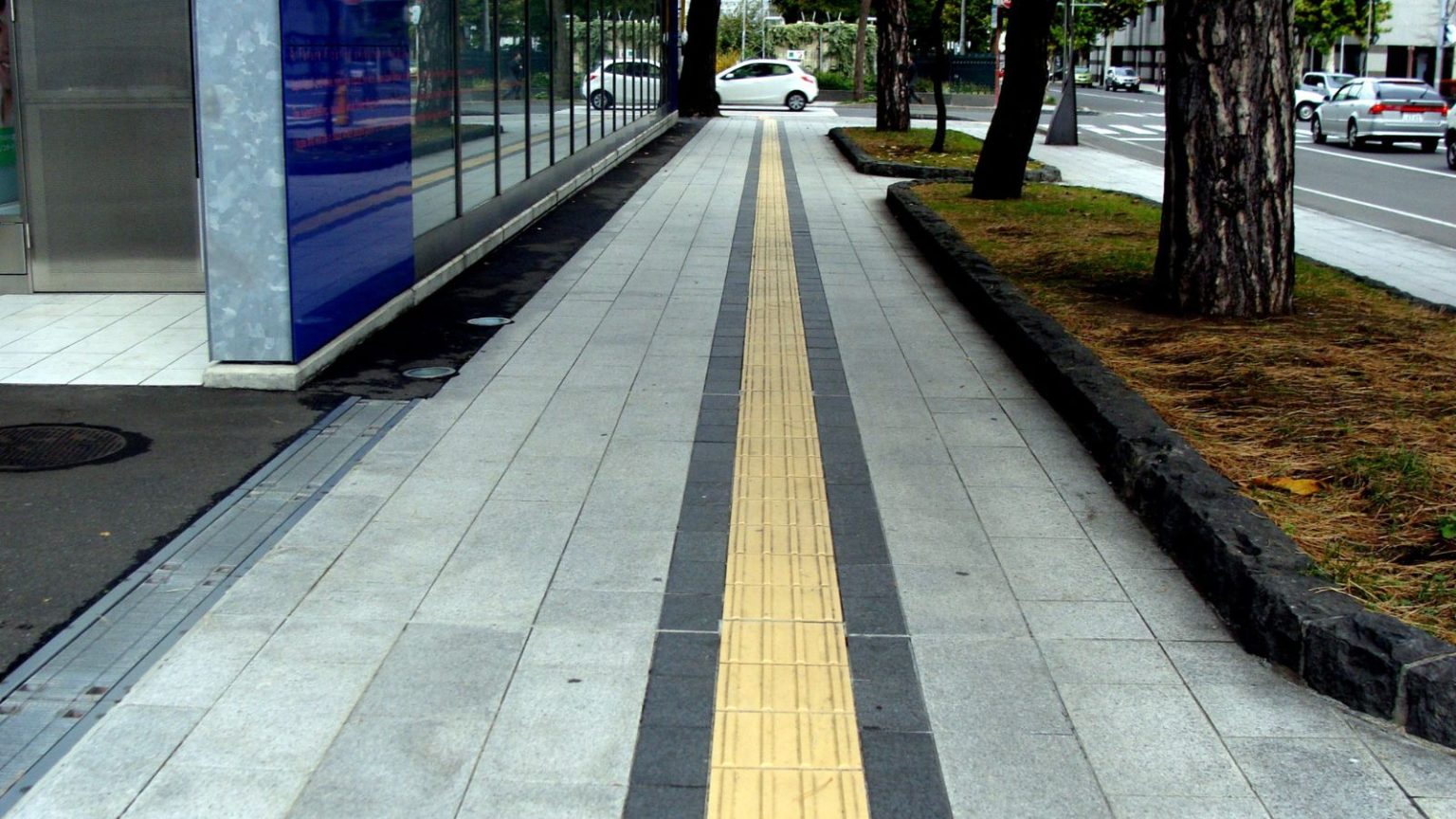 18 Things You Should Never Do in Public