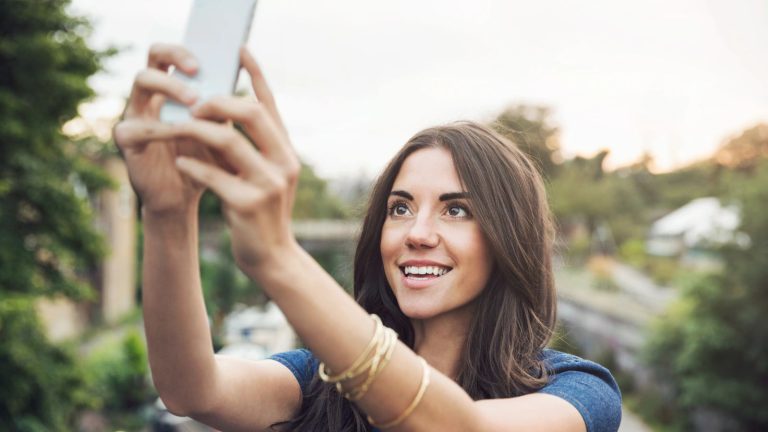 18 Things You Should Never Do in Public