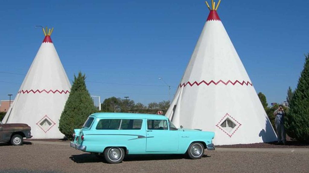 Holbrook, Arizona & Cave City, Kentucky – The Wigwam Motels 