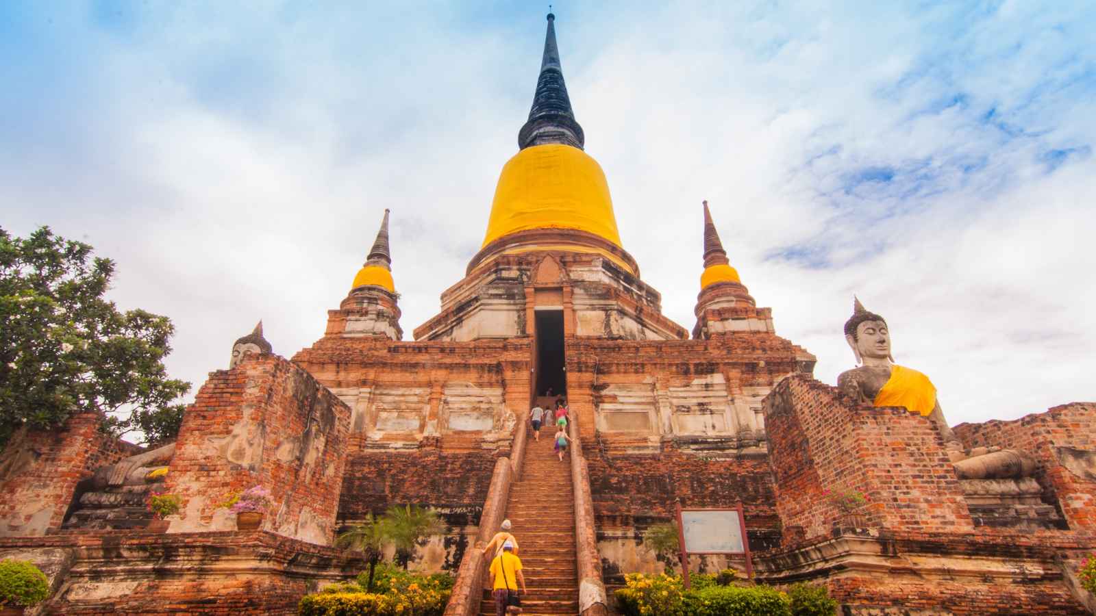18 Destinations Every Solo Female Traveler Should Avoid for Safety
