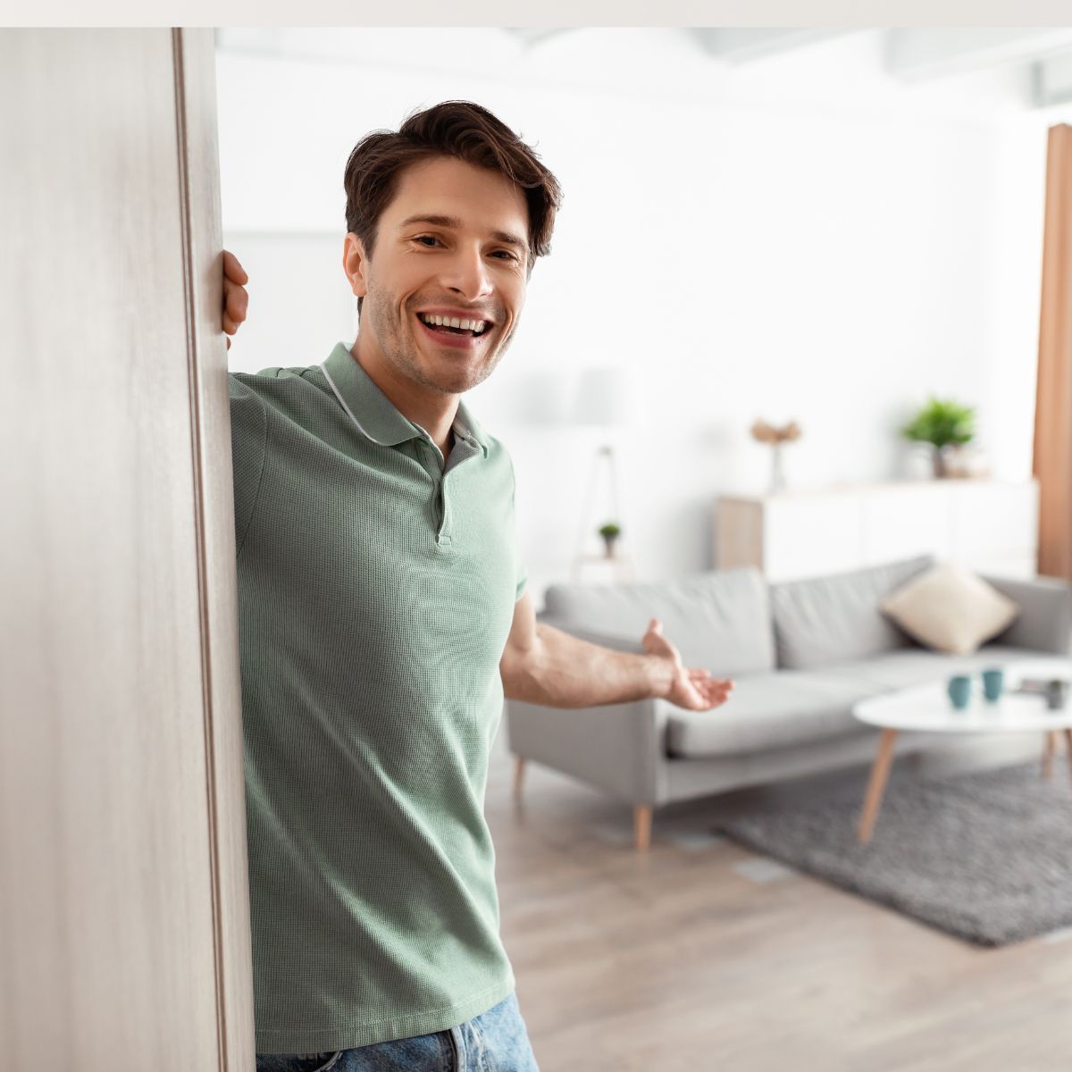 14 Things You Should Never Do as a Guest in Someone Else’s Home