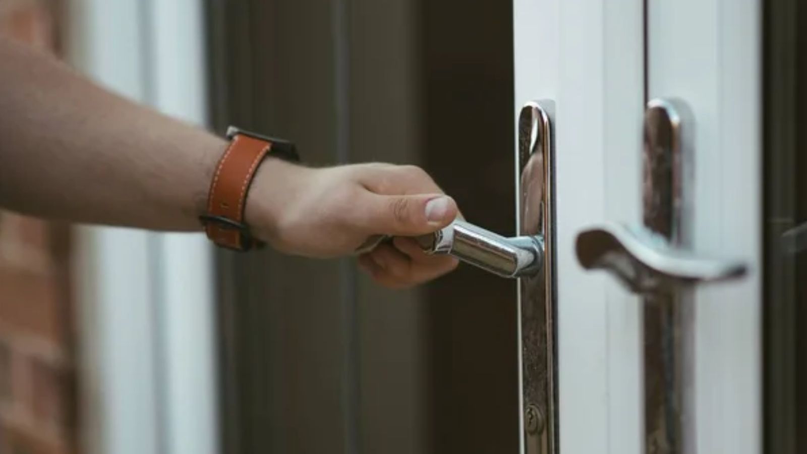 13 Dangerous Living-Alone Mistakes That Are Easier to Make Than You Think
