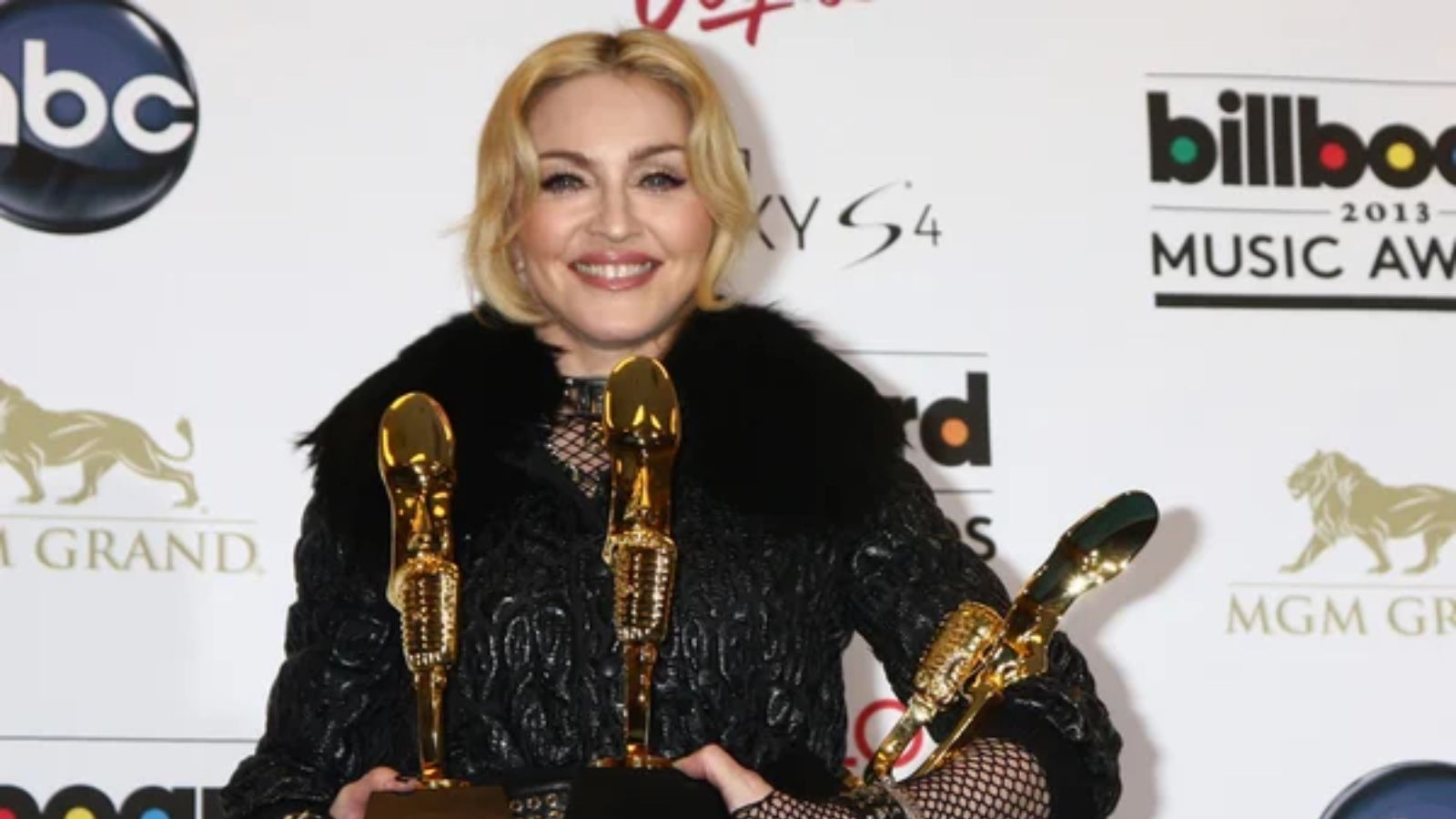 10 Pop Legends Who Left an Unforgettable Mark on Music