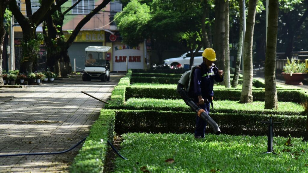 Leaf Blower